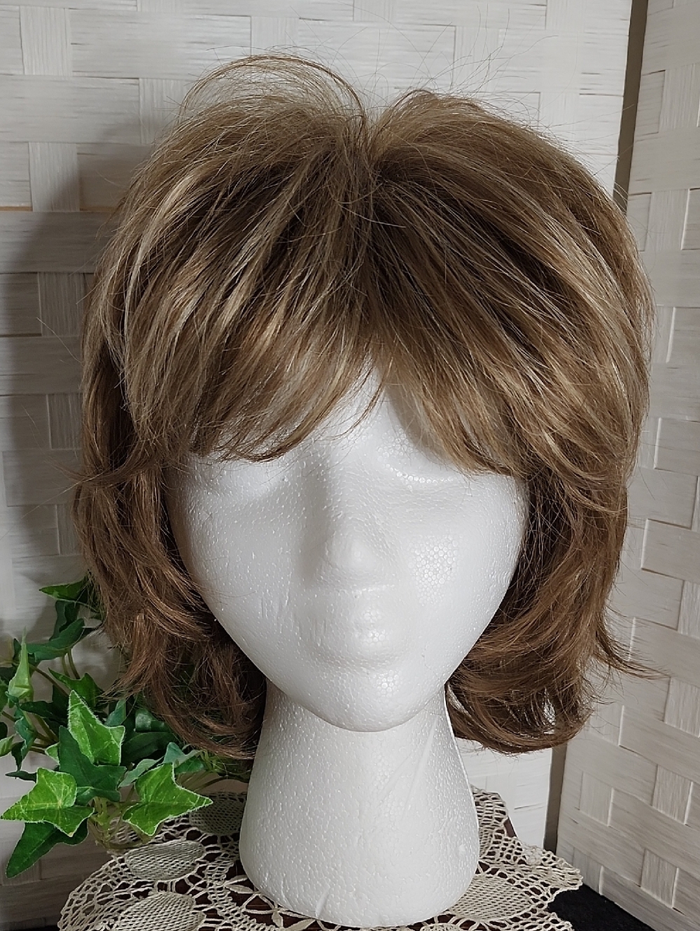 👉*HIVISION* MEDIUM LENGTH LAYERED SHAG WOMENS WIG ~AVG ~MED BROWN W/ BLOND H/L